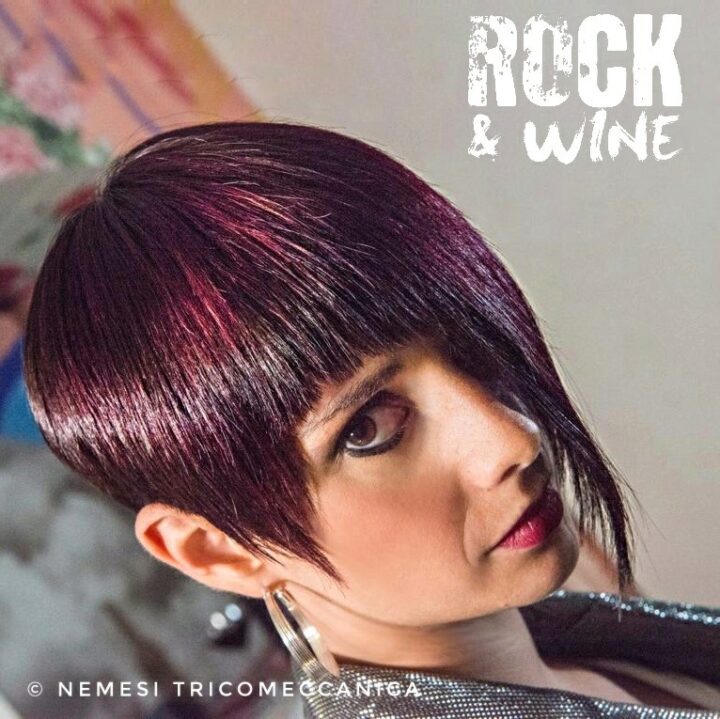 taglio corto capelli viola